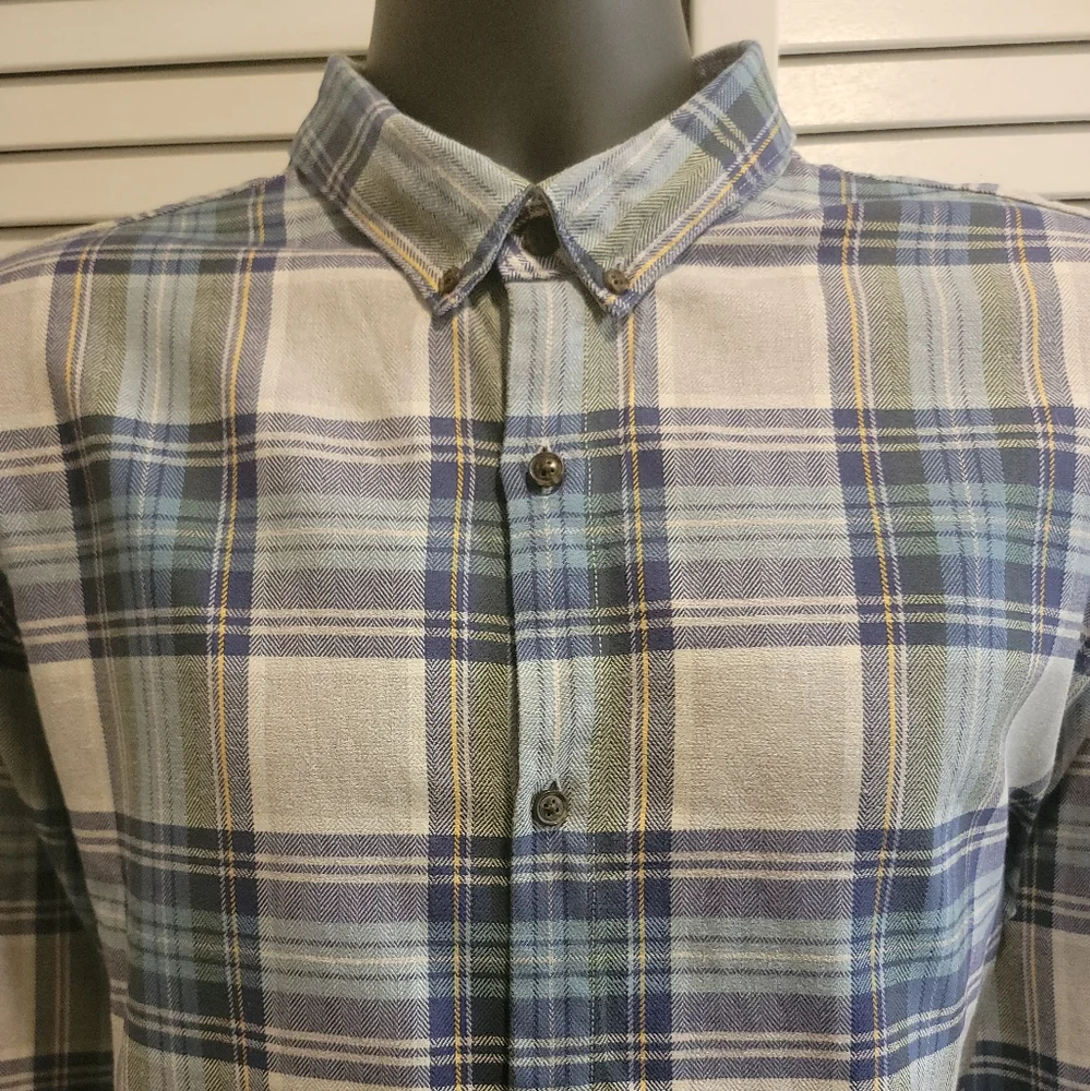 BANANA REPUBLIC FLANNEL BUTTON DOWN SHIRT